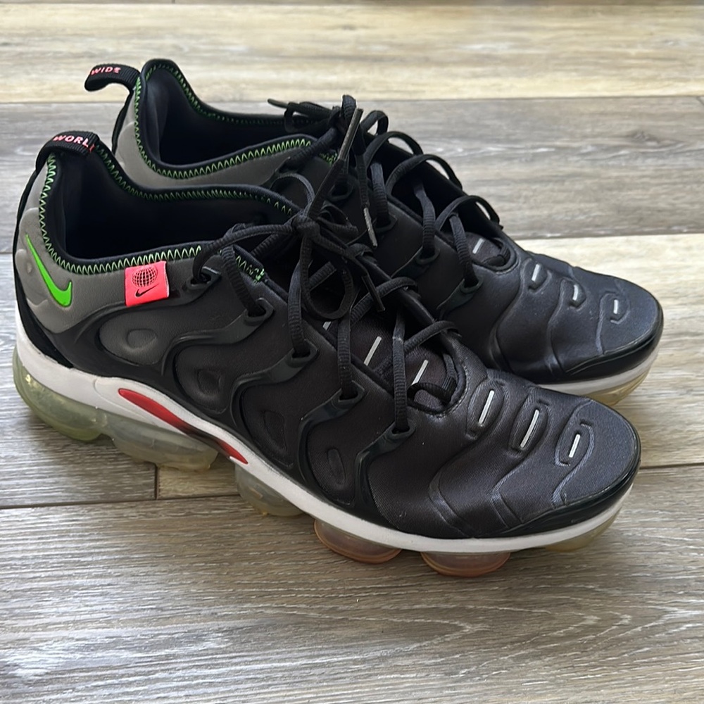 Nike Black and Neon Air VaporMax Plus Shoes - Picture 6 of 11